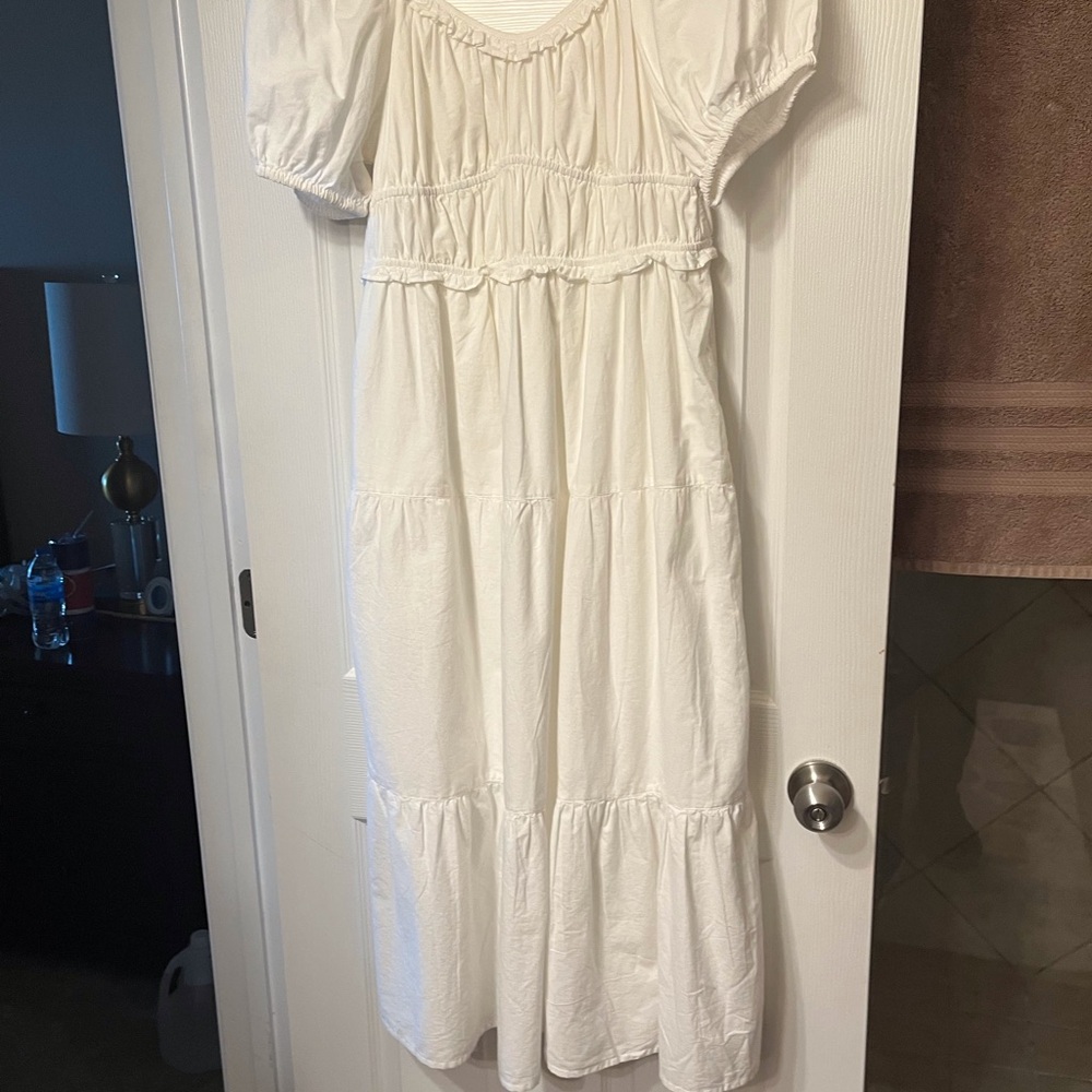 Beautiful white midi dress newerworn